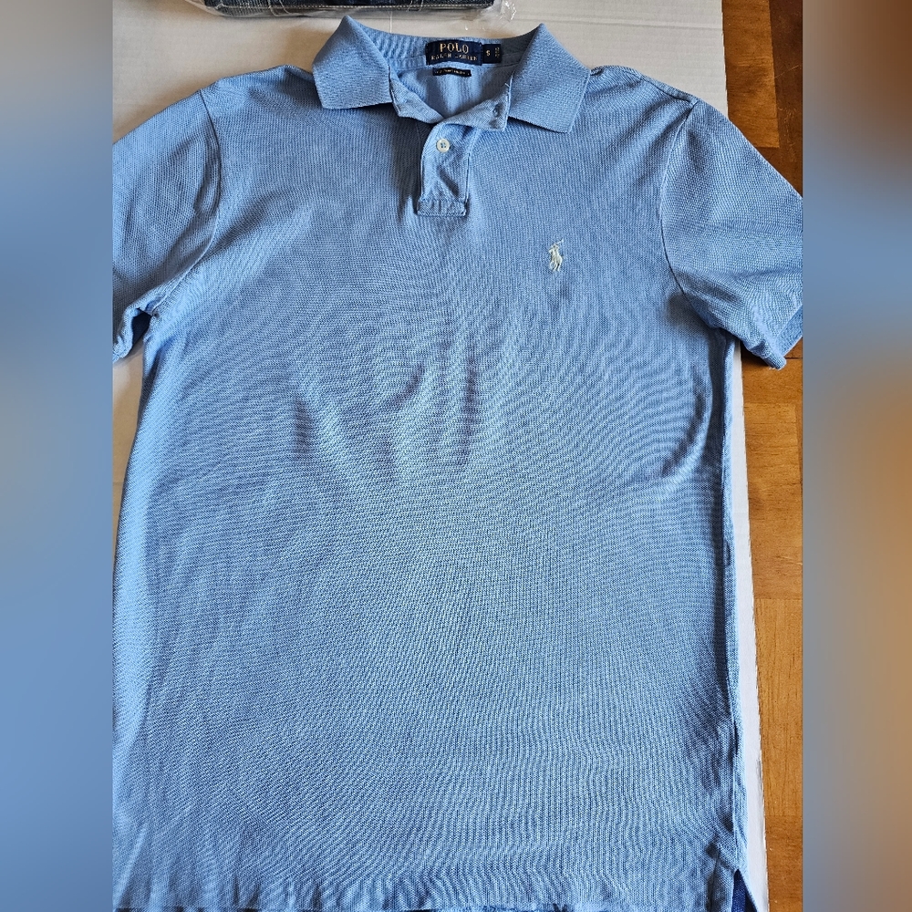 Mens small Ralph Lauren polo shirt. Smoke free & stain free. Great condition.